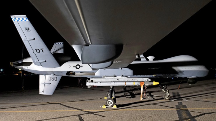 Cận cảnh một UAV MQ-9 Reaper của Mỹ mang theo vũ khí.