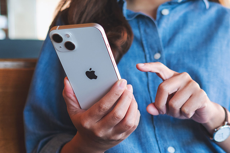 Nữ giới thích sở hữu những chiếc điện thoại iPhone cơ bản hơn.