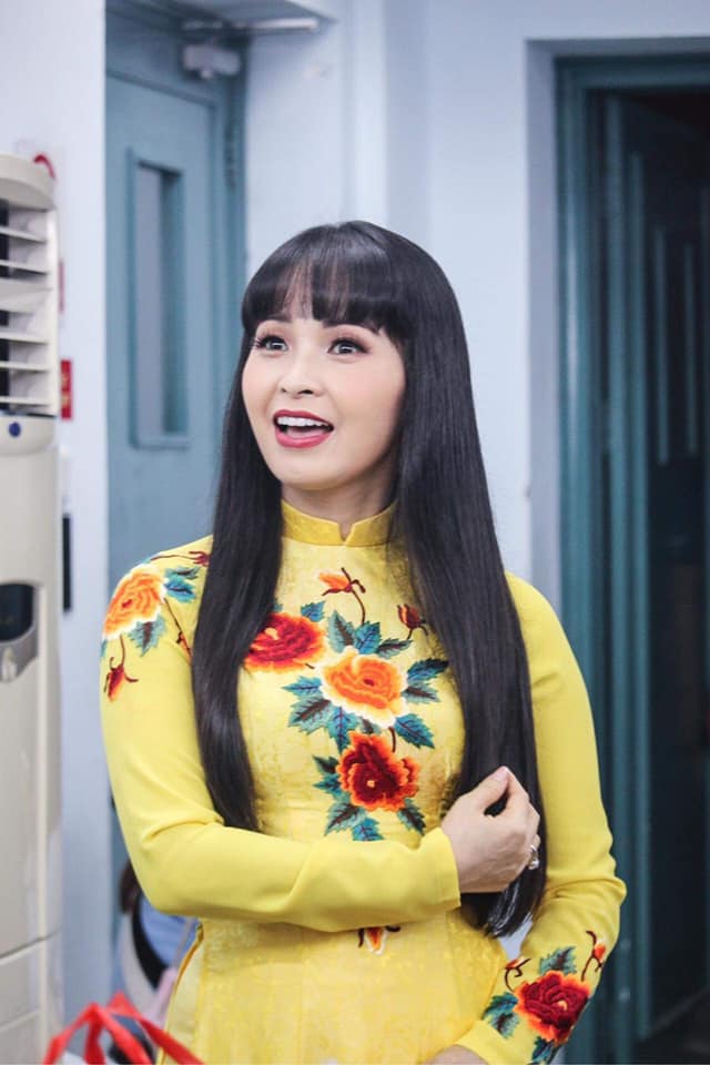 2 nữ ca sĩ quê Quảng Ninh &#34;mất hút&#34; khỏi showbiz: Người ở nhà 100 tỷ, người tậu biệt thự 600m2 - 9