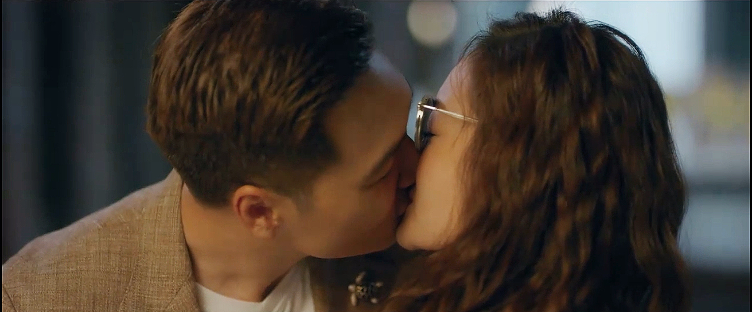 Cặp đôi Ly và Quy khiến khán giả "lịm tim" vì những nụ hôn