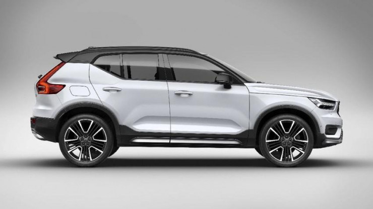 Volvo XC40 2023 có giá bán lẻ đề xuất của nhà sản xuất là 37.445 USD. Ảnh: Motorbiscuit.