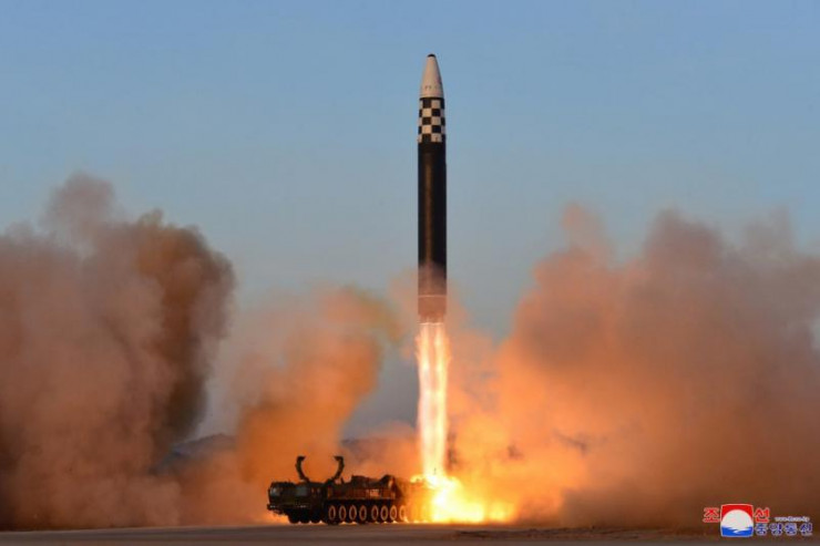 ICBM Hwasong-17 được phóng tại sân bay quốc tế Bình Nhưỡng.