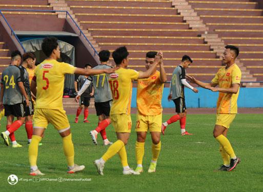 HLV Troussier gia cố hàng tấn công U23 Việt Nam tham dự Doha Cup 2023 bằng cách trẻ hóa đội hình .(Ảnh: VFF)