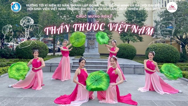 Kiều Trang trong buổi diễn văn nghệ chào mừng ngày “Thầy thuốc Việt Nam”. ( Ảnh: NVCC )