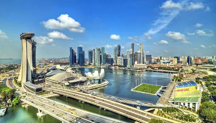 Theo báo cáo Global Wealth Report của Credit Suiss hồi năm 2019, ở Singapore có 207.000 triệu phú sinh sống. Khoảng 5% dân số Singapore - tương đương 226.000 người - thuộc nhóm 1% người giàu nhất thế giới.
