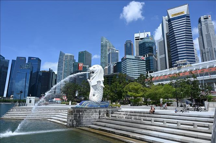 Khoảng 2,18 triệu người Singapore nằm trong số 10% người giàu nhất thế giới, với khối tài sản hơn 109.400 USD. Con số này tương đương gần một nửa trong số 5 triệu người trưởng thành ở đảo quốc sư tử.
