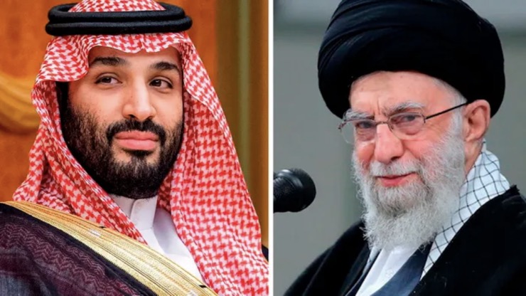 Thái tử Ả Rập Saudi Mohammed bin Salman (trái) và giáo chủ Iran Ayatollah Ali Khamenei