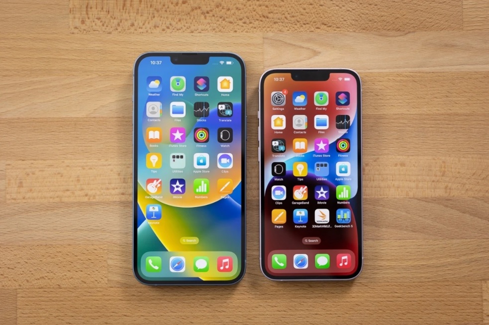 iPhone 14 Plus và iPhone 14.