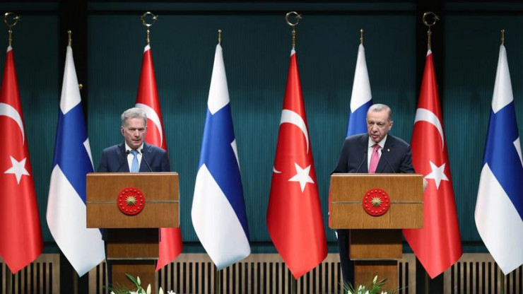 Tổng thống Thổ Nhĩ Kỳ Recep Tayyip Erdogan (phải) và Tổng thống Phần Lan Sauli Niinisto tại Ankara ngày 17-3. Ảnh: ANADOLU AGENCY