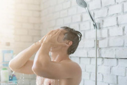 Quý ông tắm nước nóng, xông hơi có làm giảm chất lượng tinh trùng?