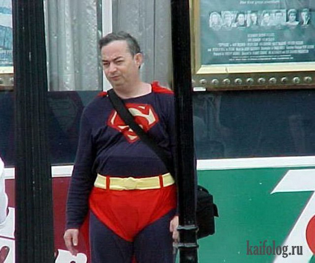 "Super man" phiên bản chờ xe buýt.

