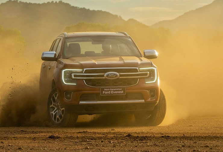 Giá xe Ford Everest niêm yết và lăn bánh tháng 3/2023 - 13