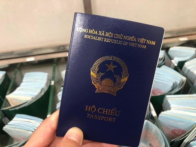 Một số nước từng không chấp nhận hộ chiếu mẫu mới của Việt Nam do không có thông tin "nơi sinh"