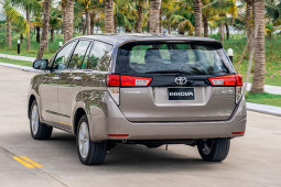 Giá xe Toyota Innova niêm yết và lăn bánh tháng 3/2023