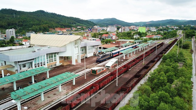 Sau nhiều năm dự án đường sắt Yên Viên - Cái Lân bị “treo" gây bức xúc cho người dân vùng dự án.