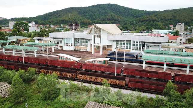 Ga Hạ Long mỗi ngày chỉ đón 1 đoàn tàu duy nhất chở không đến chục người.