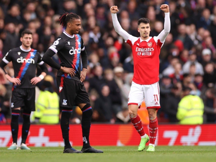 Arsenal khiến Crystal Palace "tối tăm mặt mũi"