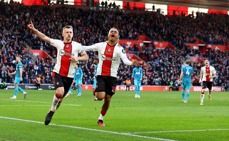 Southampton xuất sắc cầm&nbsp;hòa Tottenham dù bị dẫn 2 bàn