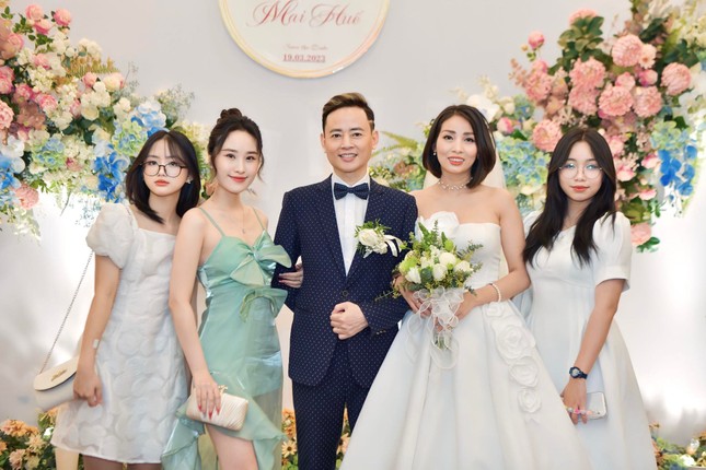 Đám cưới lần 4 của nam diễn viên Tùng Dương được tổ chức tại một trung tâm tiệc cưới ở Hà Nội vào ngày 19/3