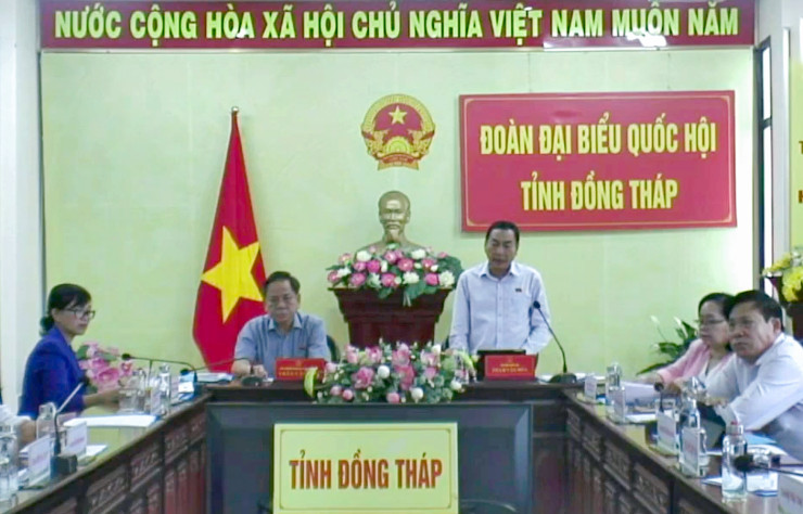 Đại biểu Phạm Văn Hòa chất vấn từ điểm cầu tỉnh Đồng Tháp