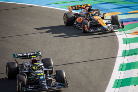 Kết quả đua xe F1, Saudi Arabian GP: Red Bull áp đảo, Verstappen ngược dòng ngoạn mục