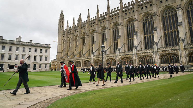 Đại học Cambridge có uy tín rất lớn trên thế giới, nổi tiếng với chất lượng giáo dục vượt trội. Nhiều nhà khoa học, nhà văn và chính trị gia nổi tiếng của Anh đều tốt nghiệp từ trường này.

