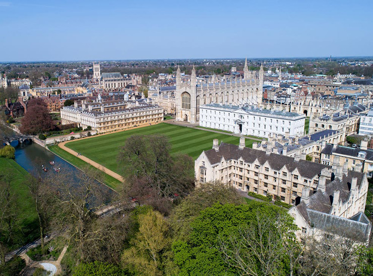 Trường đại học Đại học Cambridge có 35 trường cao đẳng, 3 trường cao đẳng dành cho nữ sinh và 2 trường sau đại học chuyên ngành. Mỗi trường có bối cảnh lịch sử khác nhau, có hệ thống đào tạo độc đáo. Trong đó, Trinity College và King&#39;s College là nổi tiếng nhất.&nbsp;
