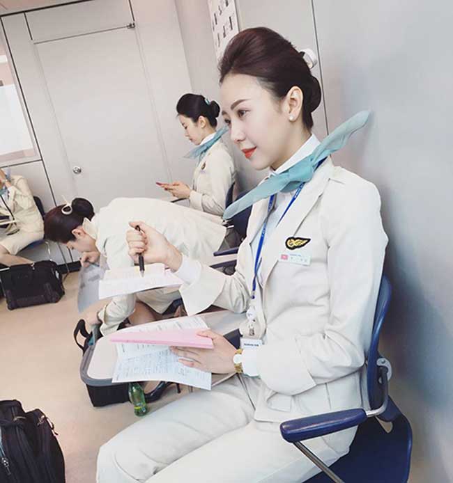 Vũ Ngọc Châm là tiếp viên hàng không nhận được nhiều sự quan tâm từ cư dân mạng.