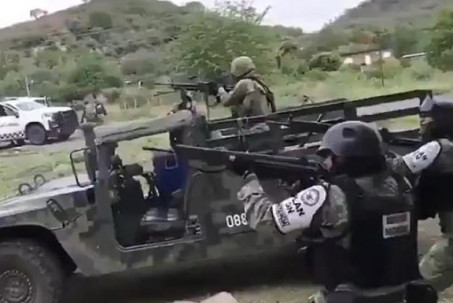 18 tay súng băng đảng ma túy phục kích một đơn vị quân đội Mexico