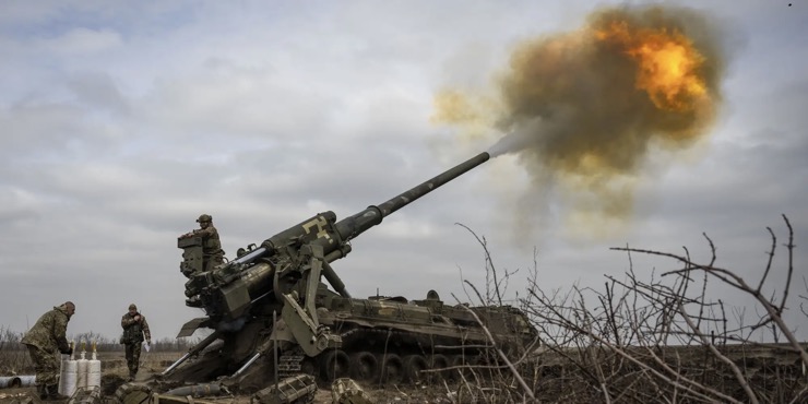 Pháo binh Ukraine yểm trợ cho lực lượng phòng thủ ở Bakhmut.