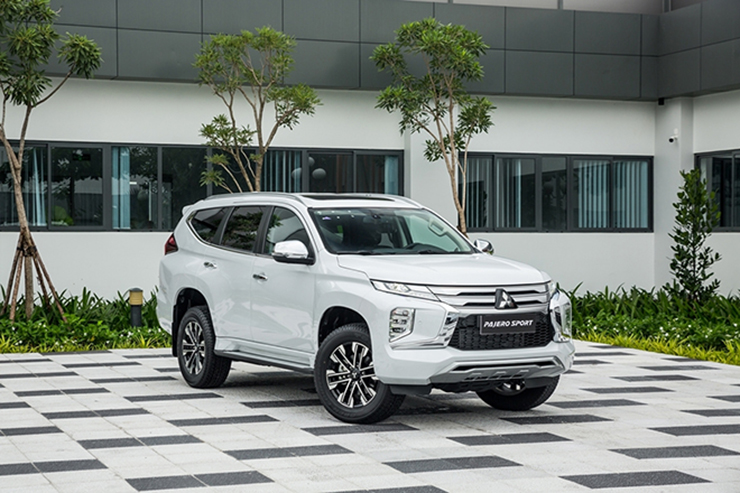 Giá xe Mitsubishi Pajero Sport tháng 3/2023, ưu đãi 50% phí trước bạ - 4