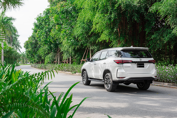 Giá xe Toyota Fortuner niêm yết và lăn bánh tháng 3/2023 - 7