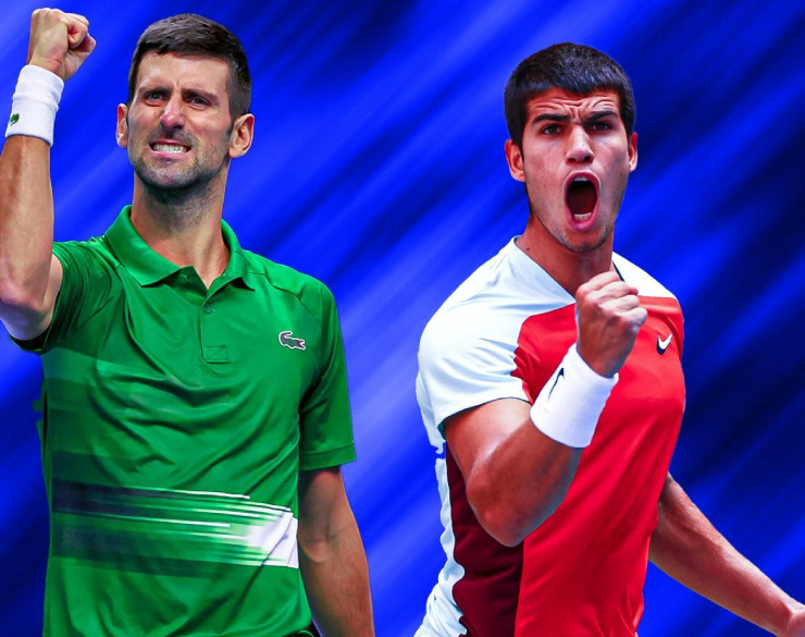 Djokovic (áo xanh) gửi lời chúc mừng tới Alcaraz (áo đỏ)