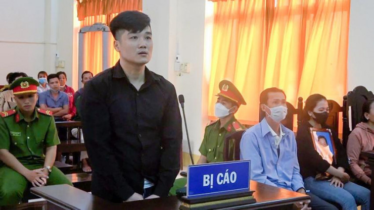 Bị cáo Nguyễn Hoàng Tính tuyên tử hình về tội giết người và sáu năm tù tội cố ý gây thương tích, tổng hợp hình phạt của bị cáo Tính là tử hình. Ảnh: VĂN VŨ