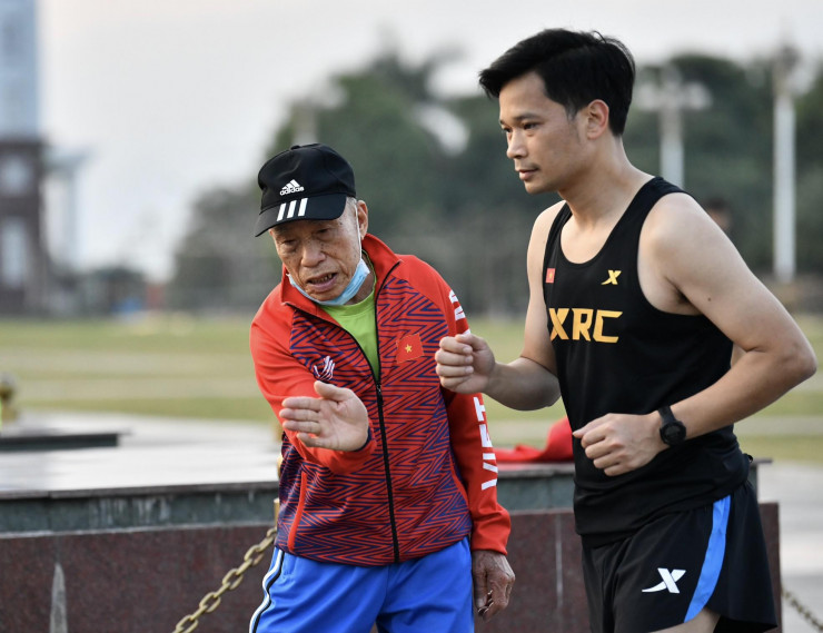 Tượng đài của Tiền Phong Marathon, HLV Bùi Lương: Một thời lẫy lừng, trọn đời đam mê - 1