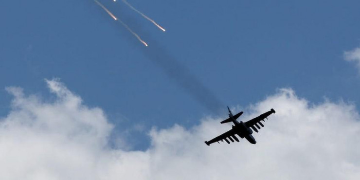 Tiêm kích Su-25 của Ukraine bay tầm thấp ở vùng Donetsk tháng 6-2022. Ảnh: Scott Olson/Getty Images