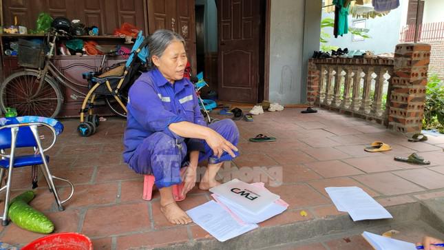 "Nếu mua đất xong gia đình tôi không còn tiền xây nhà để ở", bà Luyến chia sẻ.