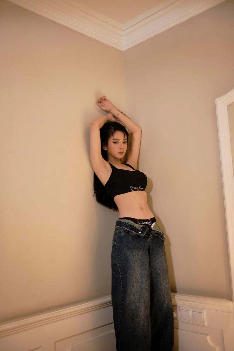 Mặc crop-top đẹp như hoa khôi DJ Mie - 6