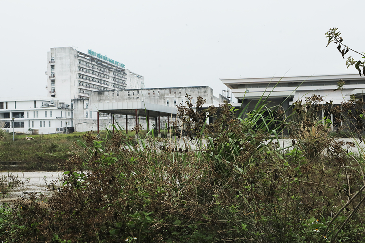 Hai bệnh viện được khởi công xây dựng cuối năm 2014, đến tháng 10/2018 mới khánh thành khu khám bệnh.
