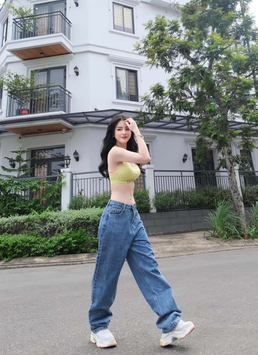 Mặc crop-top đẹp như hoa khôi DJ Mie - 2