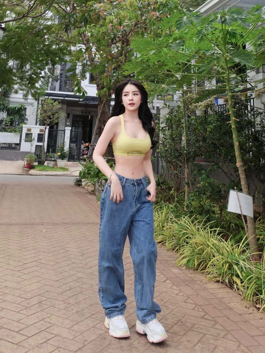 Mặc crop-top đẹp như hoa khôi DJ Mie - 4