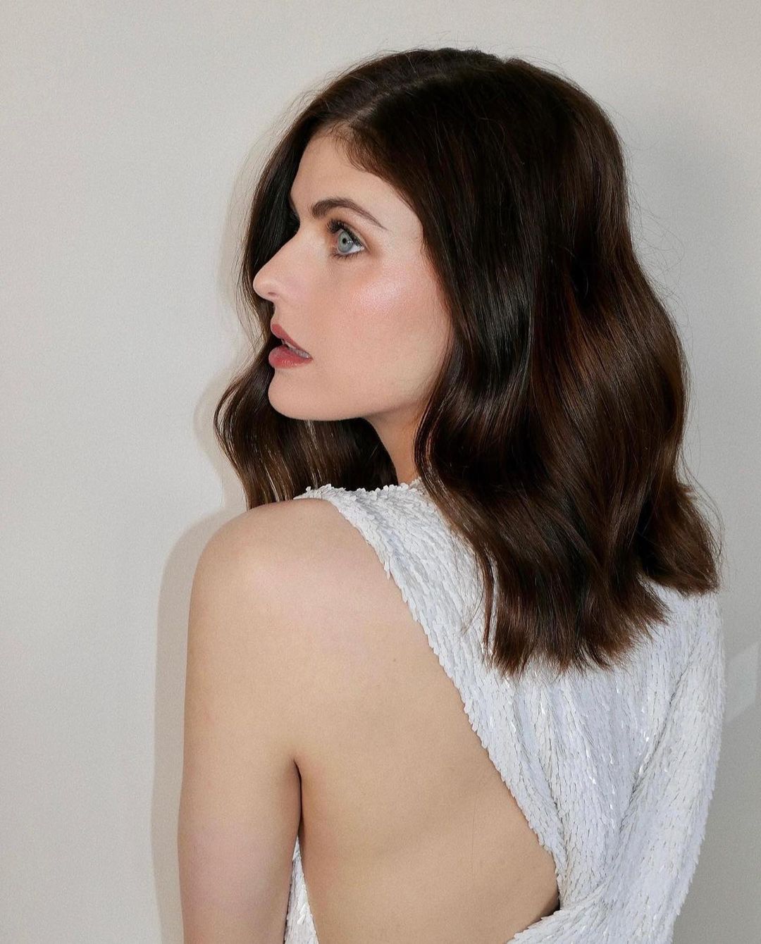 Alexandra Daddario rất quan tâm chăm sóc mắt.