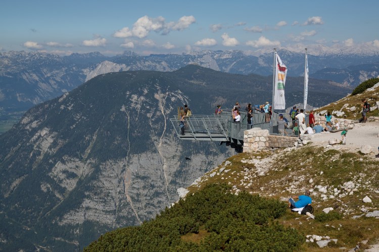 10 skywalk đáng sợ nhất thế giới, thách thức cả người ưa du lịch mạo hiểm - 1