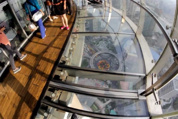 10 skywalk đáng sợ nhất thế giới, thách thức cả người ưa du lịch mạo hiểm - 8