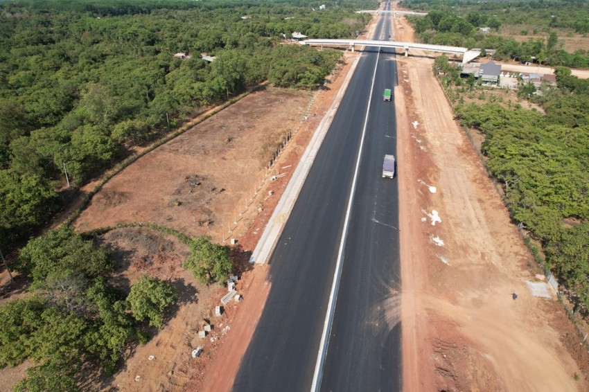 Cao tốc Phan Thiết - Dầu Giây cơ bản đã hoàn thành những hạng mục quan trọng để chuẩn bị đưa tuyến đường vào sử dụng.