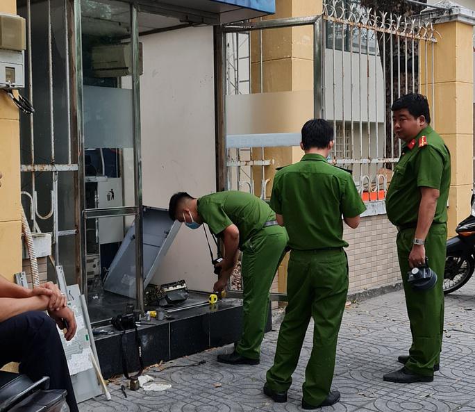 Trụ ATM trên đường Lê Duẩn (quận Hải Châu, TP Đà Nẵng) bị kẻ gian cạy két sắt, trộm tiền