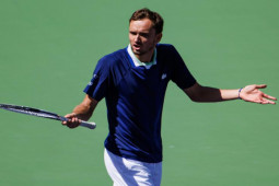 Medvedev chỉ trích thậm tệ sân Indian Wells, nói lý do Djokovic bị ghét