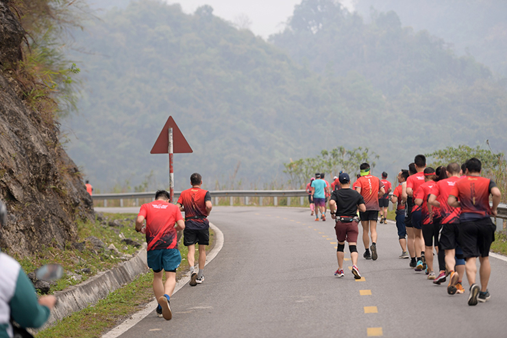 Giải vô địch quốc gia Marathon và cự ly dài (Tiền Phong Marathon) 2023 diễn ra trong ngày 26/3 tại Lai Châu quy tụ hơn 4000 VĐV tham gia tranh tài. Đây là lần đầu tiên giải đấu này đến với vùng đất biên cương Lai Châu (Ảnh Ban tổ chức cung cấp)