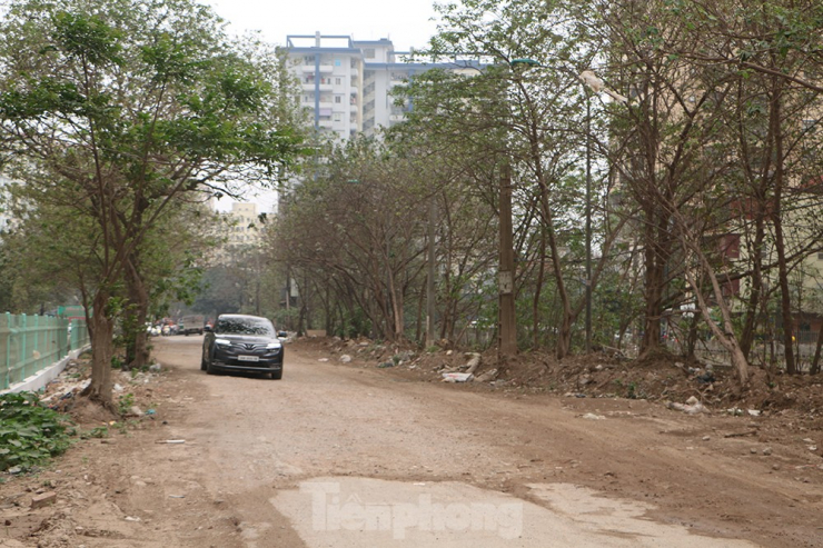 Các phương tiện di chuyển chậm để vượt "chướng ngại vật".