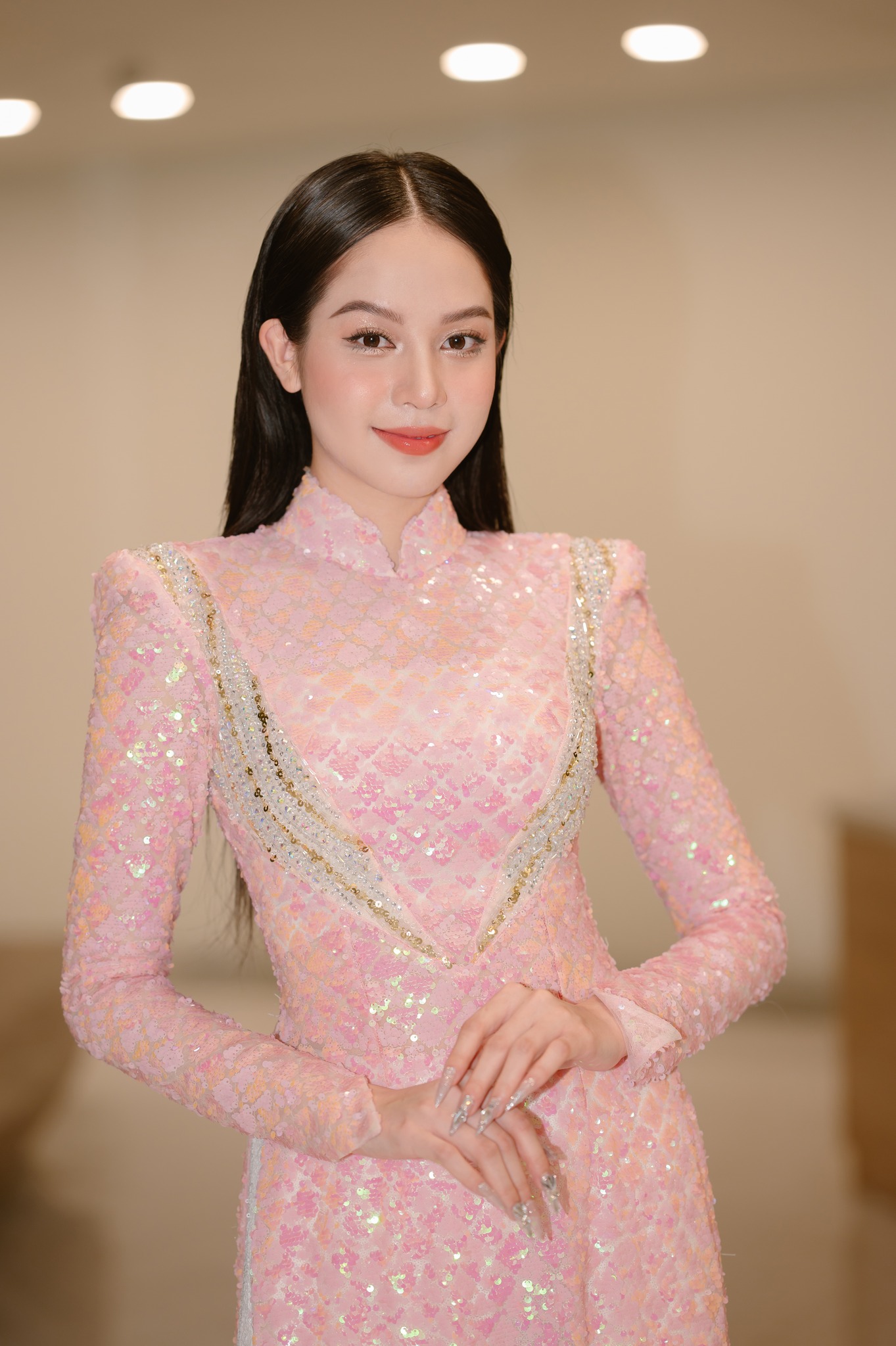 Hoa hậu Việt Nam 2022 mới đăng quang đã thừa nhận sửa ngực, nhan sắc gây bất ngờ - 14